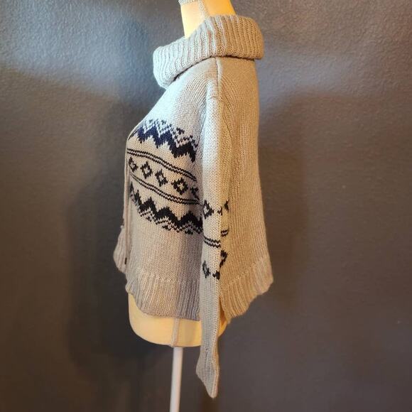 Moon & Madison Turtle Neck Knit Cropped Sweater Size Small - Picture 4 of 6